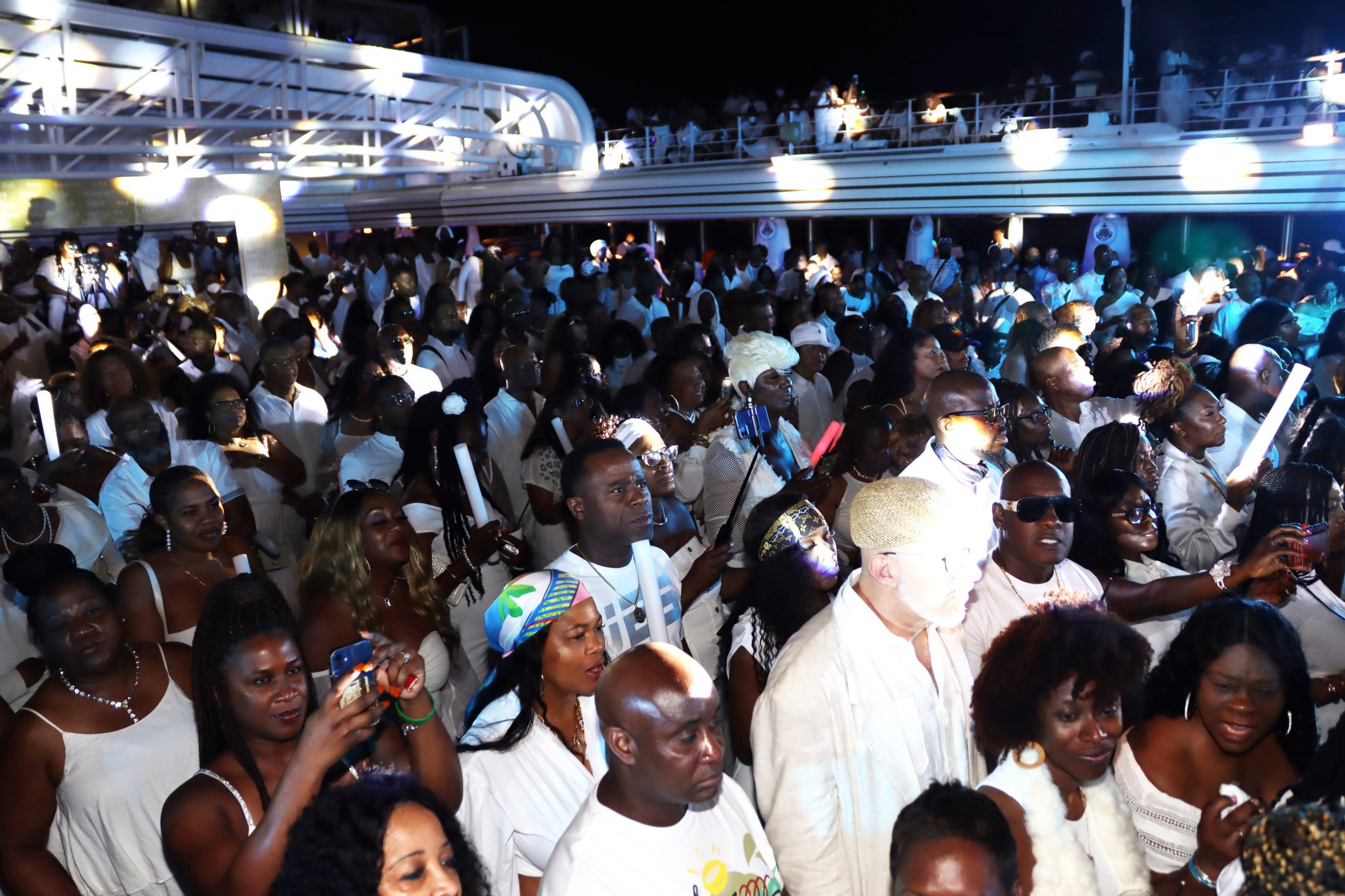 love and harmony crowd