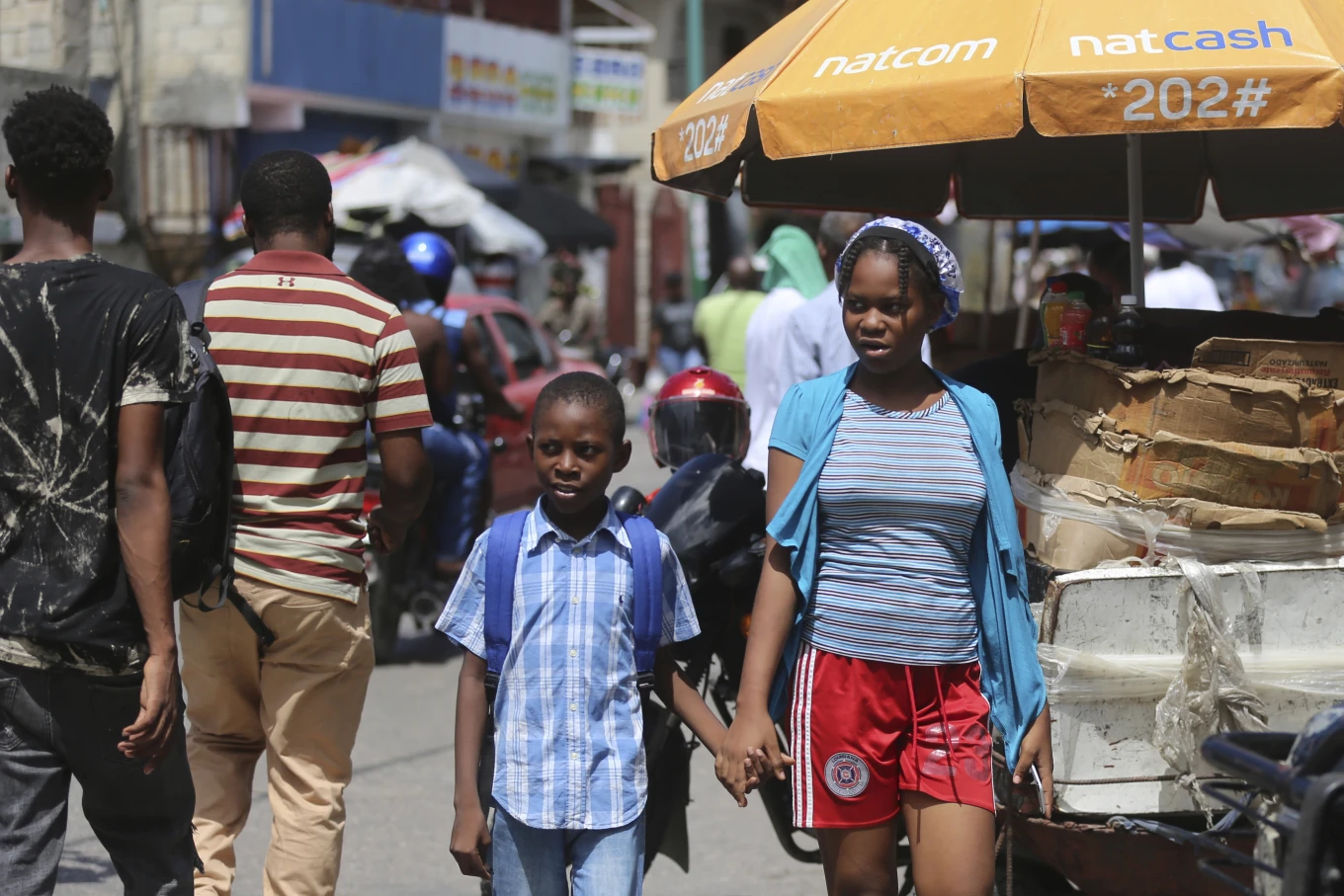 Woodberson-Seïde-and-sister-Nayanka-head-to-an-after-school-music-program-in-Port-Au-Prince
